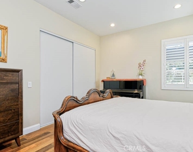 1018 La Presa Drive - Photo Thumbnail 12