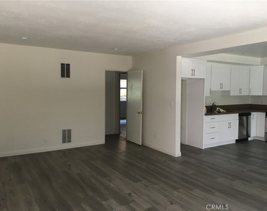 325 N Howard - Photo Thumbnail 8