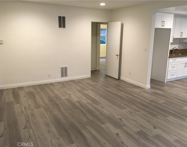 325 N Howard - Photo Thumbnail 11
