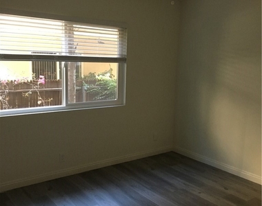 325 N Howard - Photo Thumbnail 3