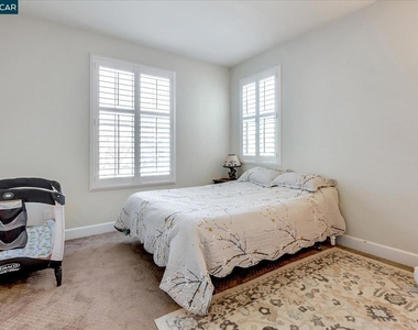 582 Mandevilla Dr - Photo Thumbnail 17