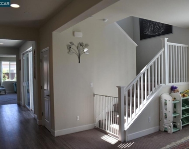 582 Mandevilla Dr - Photo Thumbnail 10