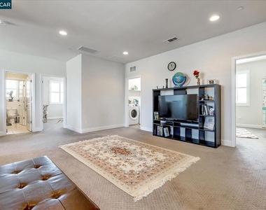 582 Mandevilla Dr - Photo Thumbnail 24