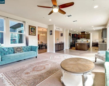 582 Mandevilla Dr - Photo Thumbnail 4