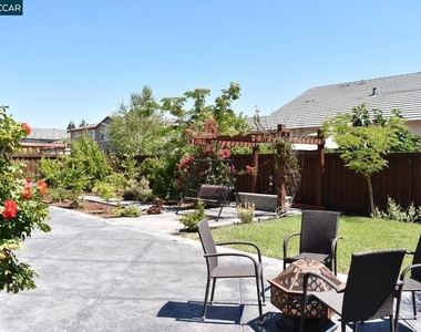582 Mandevilla Dr - Photo Thumbnail 34