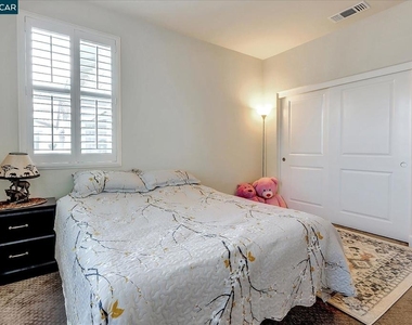 582 Mandevilla Dr - Photo Thumbnail 16