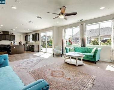 582 Mandevilla Dr - Photo Thumbnail 3