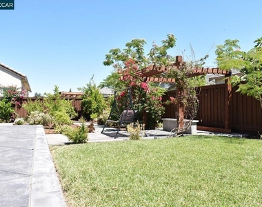 582 Mandevilla Dr - Photo Thumbnail 35