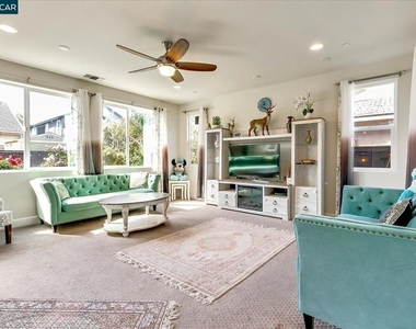 582 Mandevilla Dr - Photo Thumbnail 1