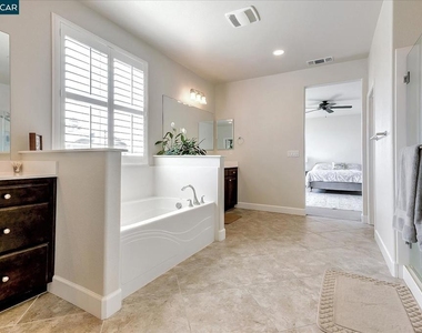 582 Mandevilla Dr - Photo Thumbnail 23