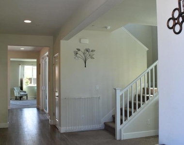 582 Mandevilla Dr - Photo Thumbnail 8