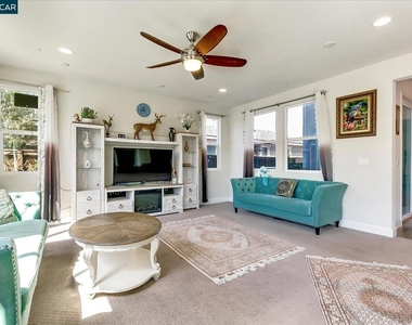 582 Mandevilla Dr - Photo Thumbnail 2