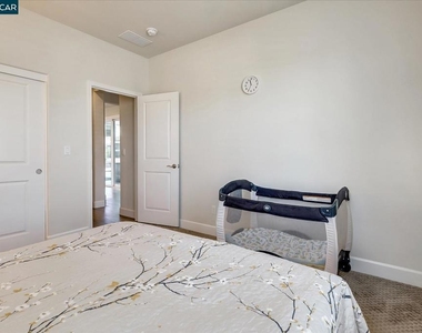 582 Mandevilla Dr - Photo Thumbnail 15