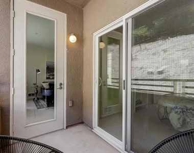 200 Caldecott Ln - Photo Thumbnail 32