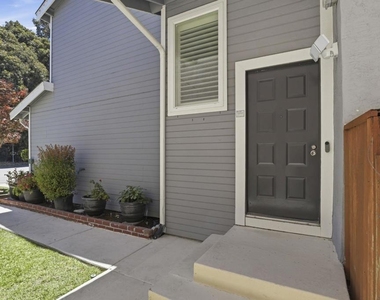4773 Ridgewood Dr - Photo Thumbnail 3