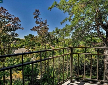 5012 Lakeview Dr. #201 - Photo Thumbnail 9