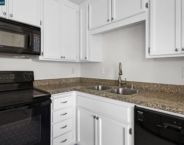 5012 Lakeview Dr. #201 - Photo Thumbnail 12