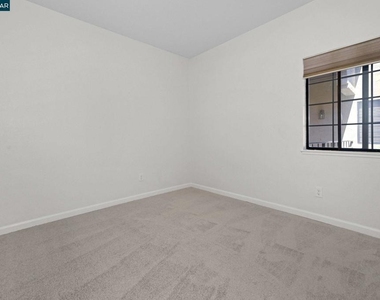 5012 Lakeview Dr. #201 - Photo Thumbnail 16