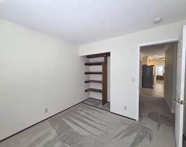 11732 Bloomington Way - Photo Thumbnail 23