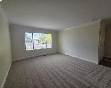 11732 Bloomington Way - Photo Thumbnail 3