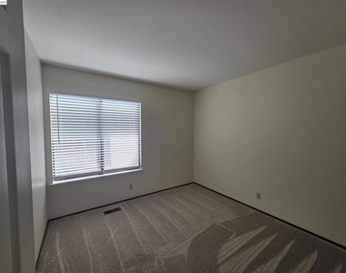 11732 Bloomington Way - Photo Thumbnail 20