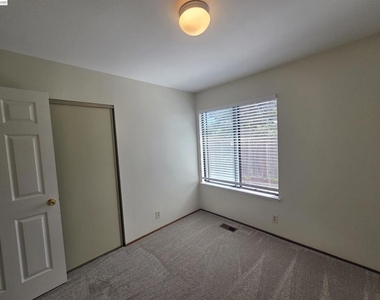 11732 Bloomington Way - Photo Thumbnail 29