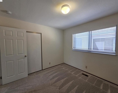 11732 Bloomington Way - Photo Thumbnail 25