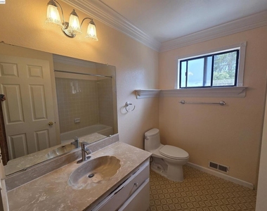 11732 Bloomington Way - Photo Thumbnail 32