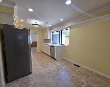 11732 Bloomington Way - Photo Thumbnail 10