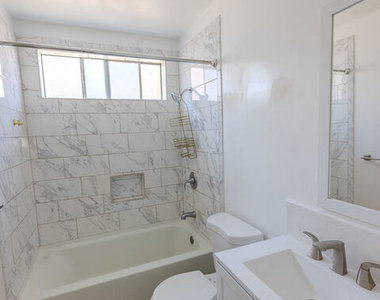 1426 S Orange Grove Avenue - Photo Thumbnail 9