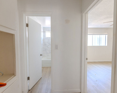 1426 S Orange Grove Avenue - Photo Thumbnail 7