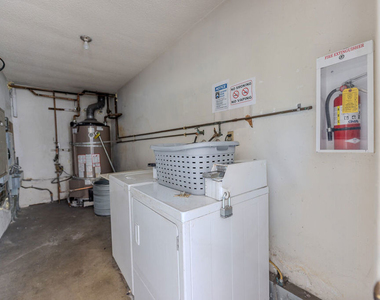 1426 S Orange Grove Avenue - Photo Thumbnail 15