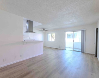 1426 S Orange Grove Avenue - Photo Thumbnail 8