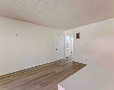 1426 S Orange Grove Avenue - Photo Thumbnail 5