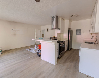 1426 S Orange Grove Avenue - Photo Thumbnail 3