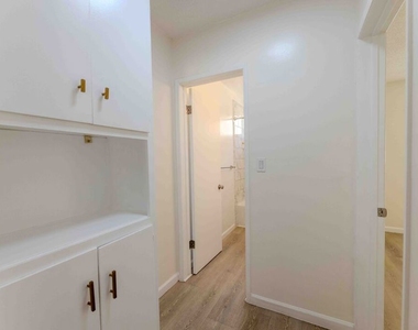 1426 S Orange Grove Avenue - Photo Thumbnail 9