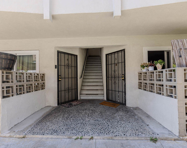 1426 S Orange Grove Avenue - Photo Thumbnail 14
