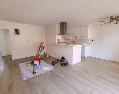 1426 S Orange Grove Avenue - Photo Thumbnail 2