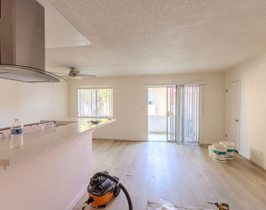 1426 S Orange Grove Avenue - Photo Thumbnail 6