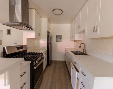 1426 S Orange Grove Avenue - Photo Thumbnail 4