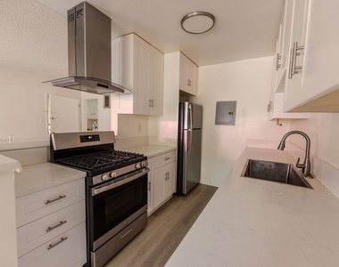 1426 S Orange Grove Avenue - Photo Thumbnail 5