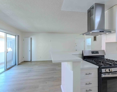 1426 S Orange Grove Avenue - Photo Thumbnail 3