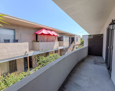 1426 S Orange Grove Avenue - Photo Thumbnail 12