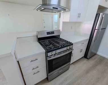 1426 S Orange Grove Avenue - Photo Thumbnail 14