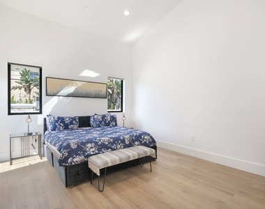 1236 N Spaulding Avenue - Photo Thumbnail 15