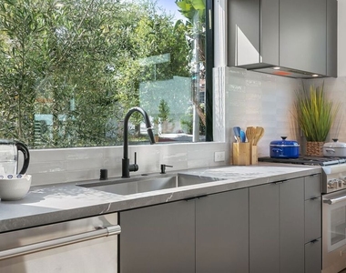 1236 N Spaulding Avenue - Photo Thumbnail 4