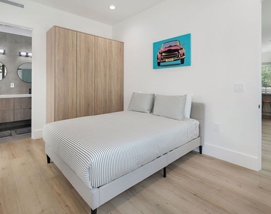 1236 N Spaulding Avenue - Photo Thumbnail 10