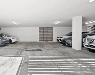 1236 N Spaulding Avenue - Photo Thumbnail 19
