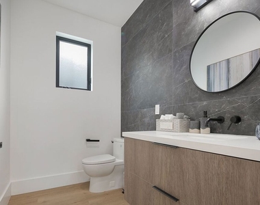 1236 N Spaulding Avenue - Photo Thumbnail 14