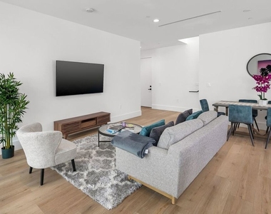 1236 N Spaulding Avenue - Photo Thumbnail 8